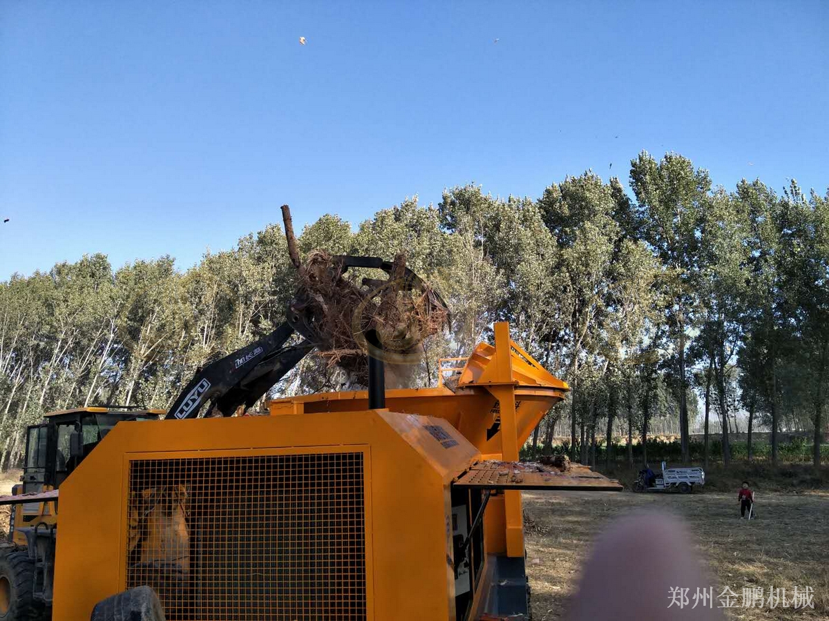 郑州金鹏树墩破碎机结构要点与树根树头重载预粉碎处理