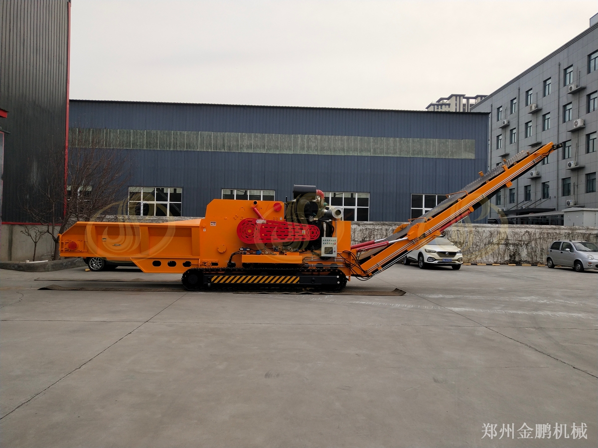 郑州金鹏移动式木头破碎机分散料堆作业组织与配置参考