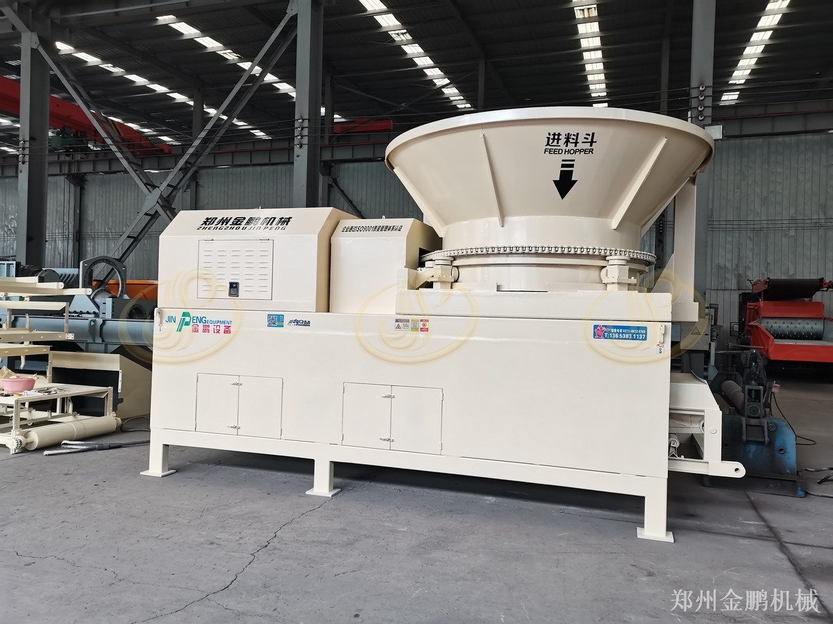 郑州金鹏圆盘粉碎机处理树根，破碎**易收集