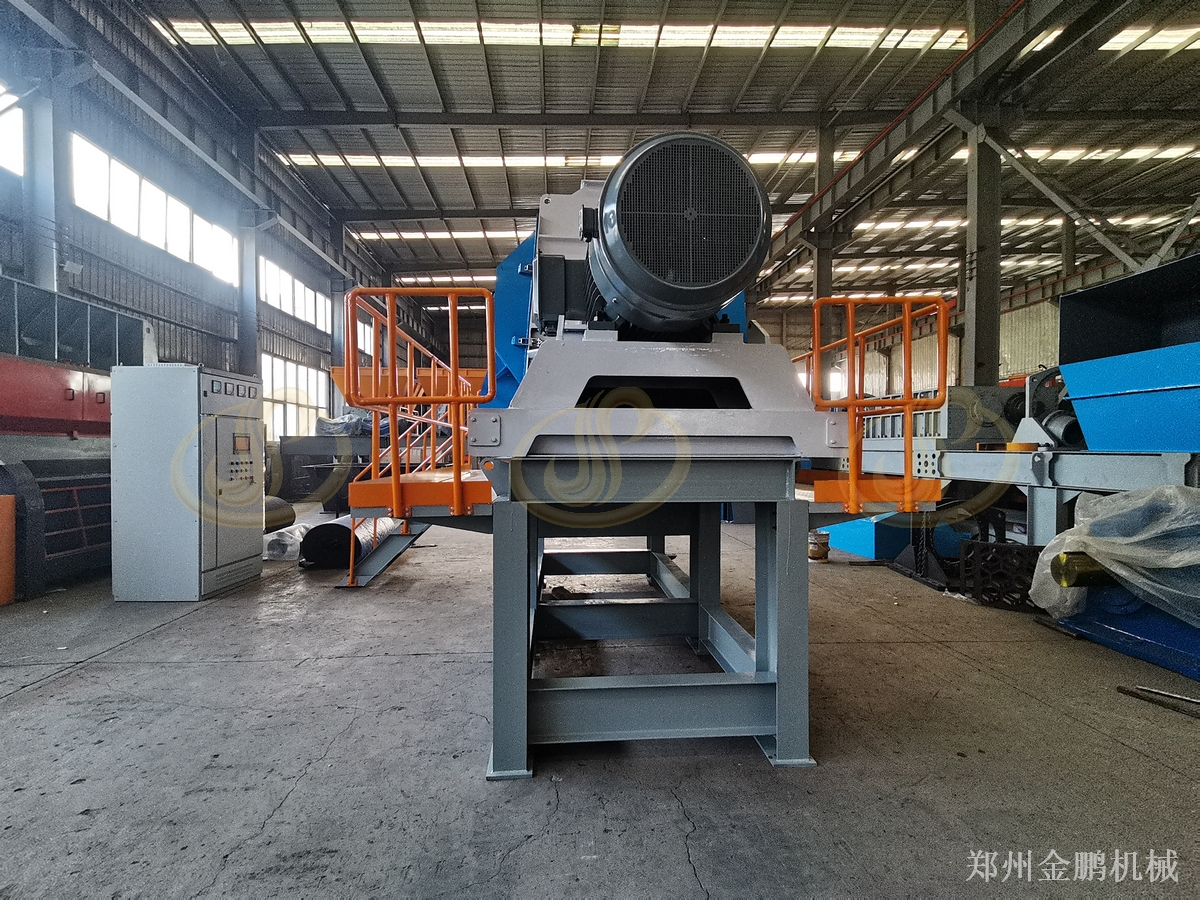 郑州金鹏锯末粉碎机：水滴型粉碎机细粉碎应用
