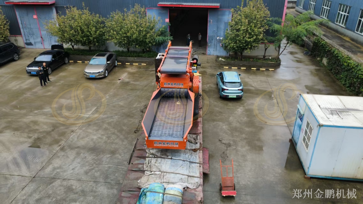 郑州金鹏移动式柴油木材破碎机的移动作业方式